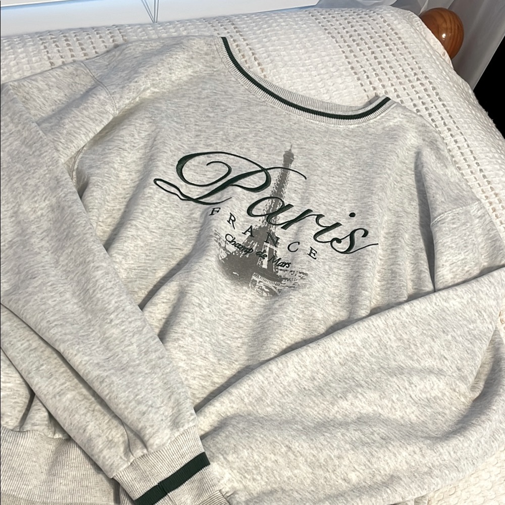 Hollister Cream and Green Sweatshirt